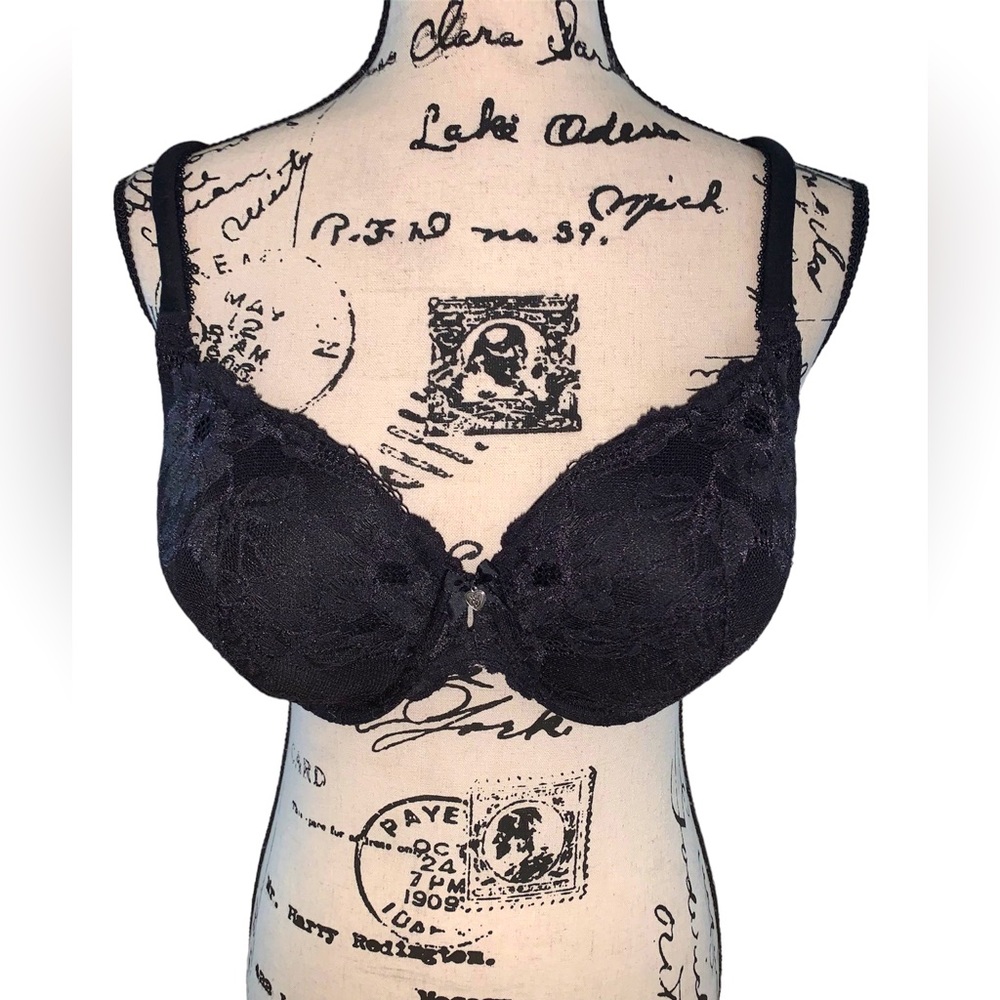 Victoria’s Secret lined perfect coverage bra  Black  lace bow charm detail 36DD